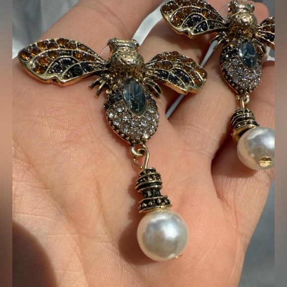 Vintage Gold and Black Bee Earrings with Pearl Drop - Picture 4 of 10